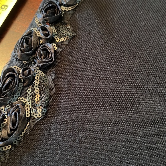 Joseph A lightweight sweater knit embellished shoulder: rosettes & sequins XL - Picture 11 of 17